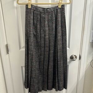 Vintage NWT Luxury SEVILLE Wool Tartan Skirt - Fabulous! Size 8